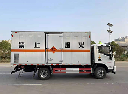 鸡冠爆破器材运输车