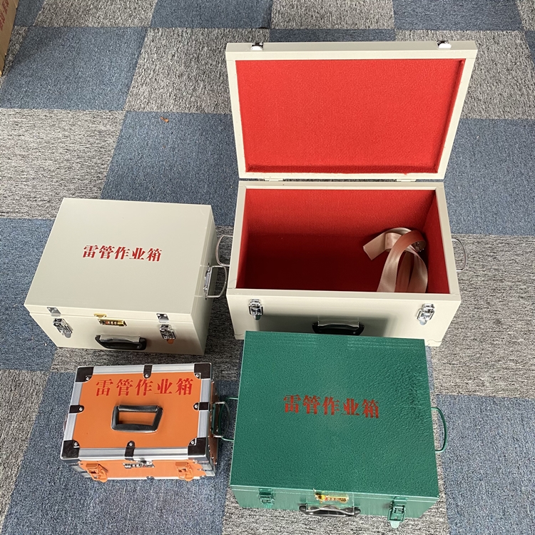 鸡冠爆破工程作业箱如何选择？玻璃钢与传统材质的全面对比
